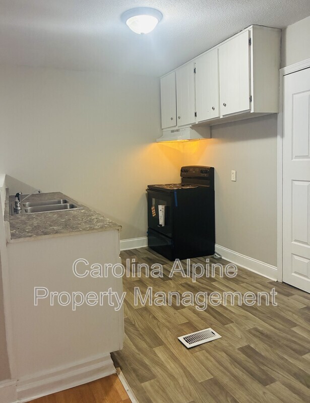 Building Photo - 807 Shaver St