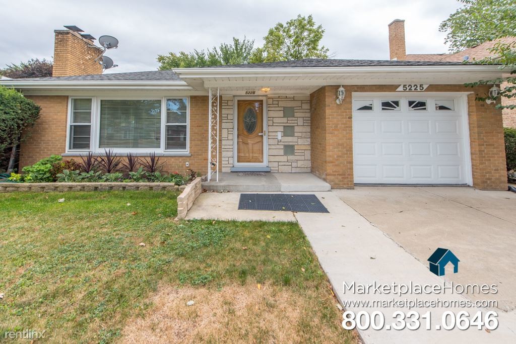Primary Photo - 5225 W Devon Ave