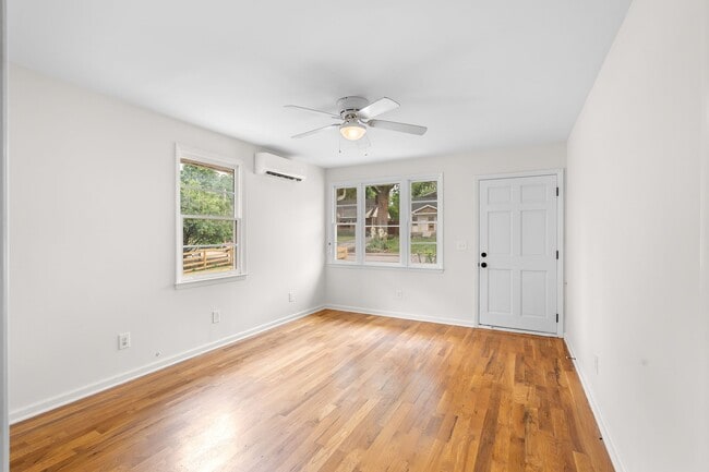 Building Photo - 1036 Seymour Ave