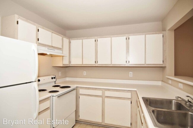 Building Photo - 3 br, 2 bath House - 4804-39 South College...