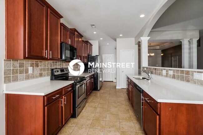 Building Photo - 3 Bedroom Pet-Friendly Home in Louisville, KY with Main Street Renewal