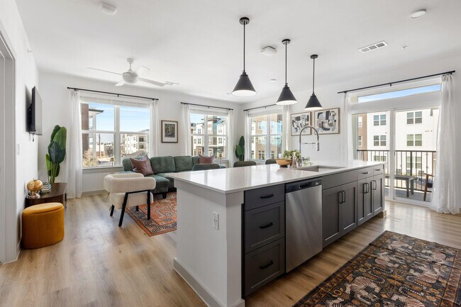 Building Photo - 1301 Leah Ave