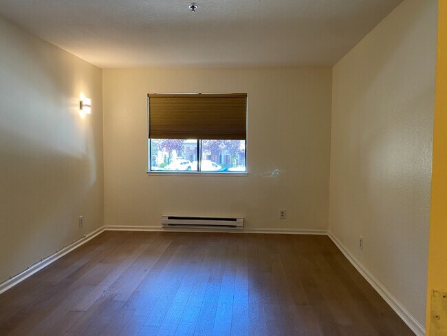 Foto del edificio - Spacious 1-Bedroom Condo in Prime Sunnyvale Location