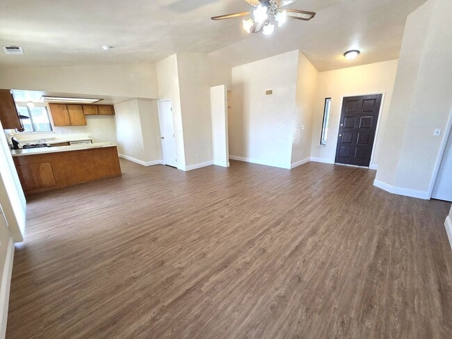 Building Photo - Large 3 Bedroom 2 Bath Home by Westfield School