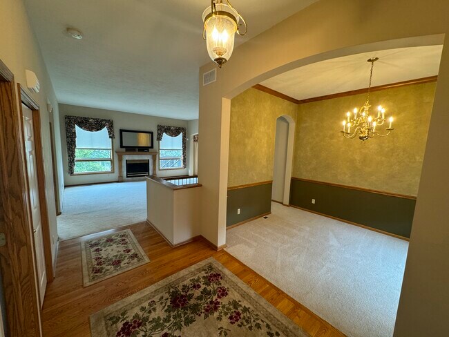 Building Photo - 3800 Monticello Dr