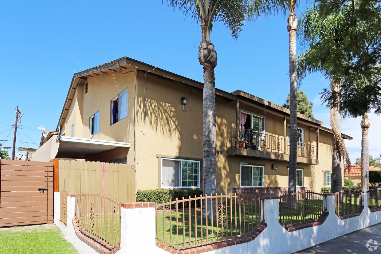Building Photo - 201 E Leatrice Ln
