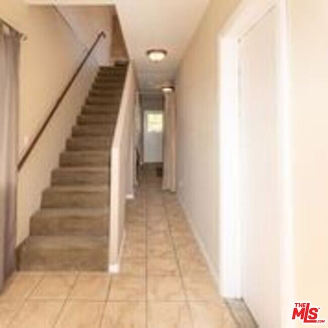 Foto del edificio - 7111 W 83rd St