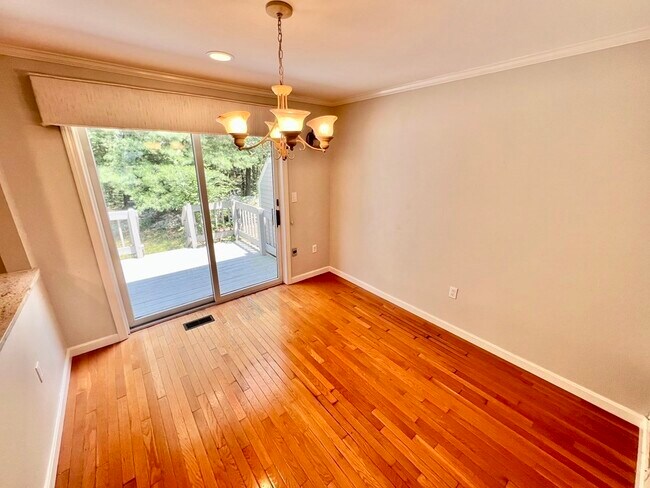 Foto del edificio - 302 Foxwood Cir