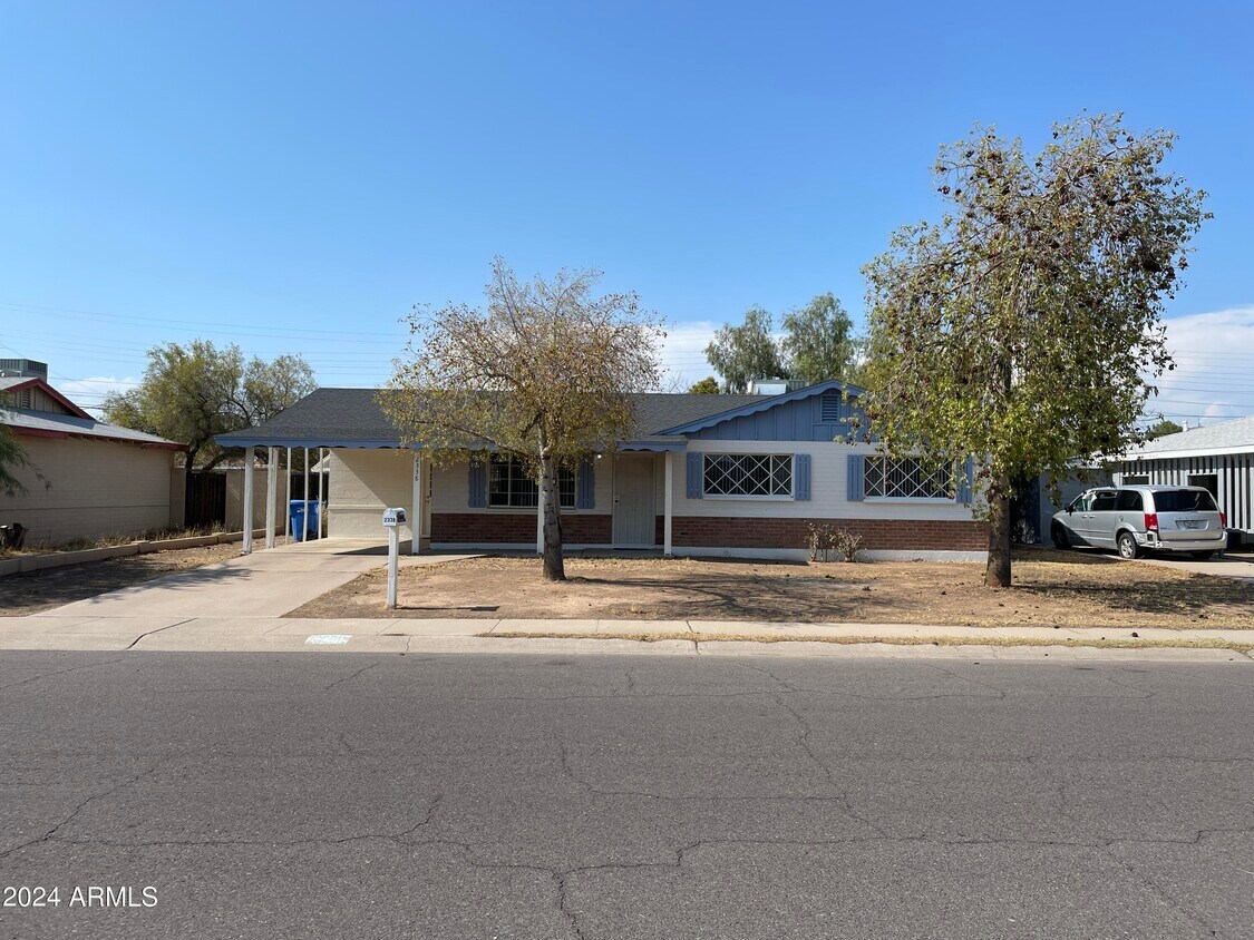 Primary Photo - 2338 W Orchid Ln