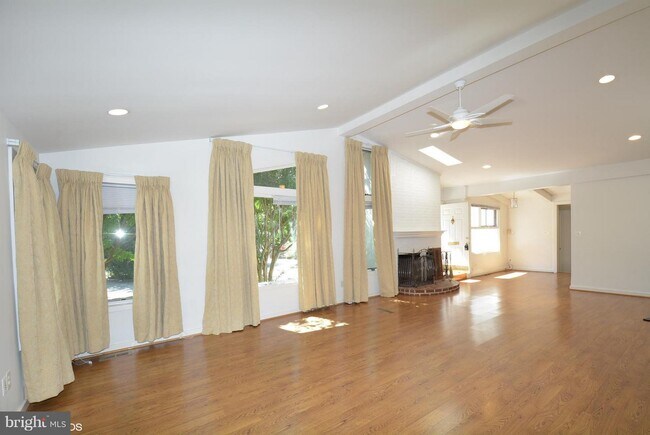Building Photo - 3421 Gallows Rd