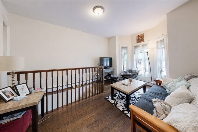 Building Photo - 11 Seckel St