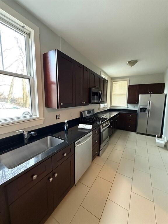 Building Photo - 27 Curve St