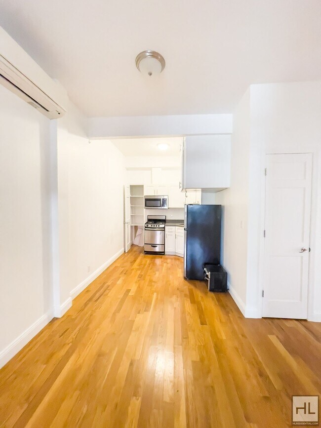 Foto del edificio - WYCKOFF AVENUE / Spacious 2-Bed 1 Bath / B...