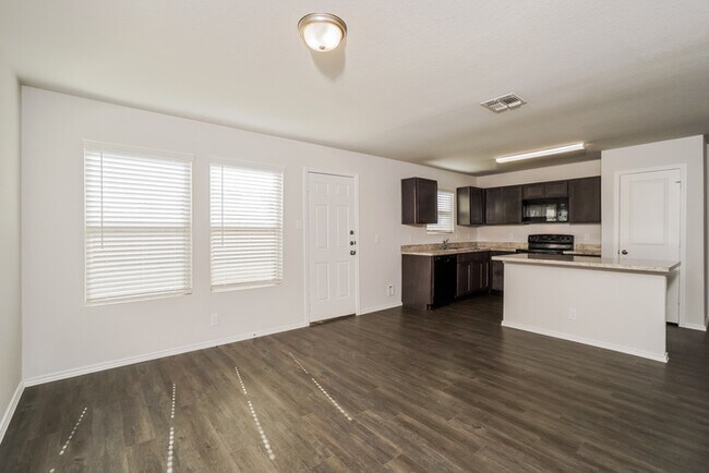 Building Photo - 3743 Somers Crest