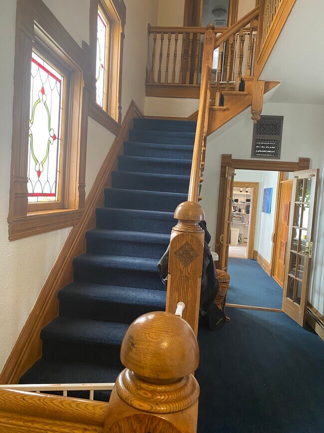 Escaleras al segundo piso - 1612 N Pennsylvania St