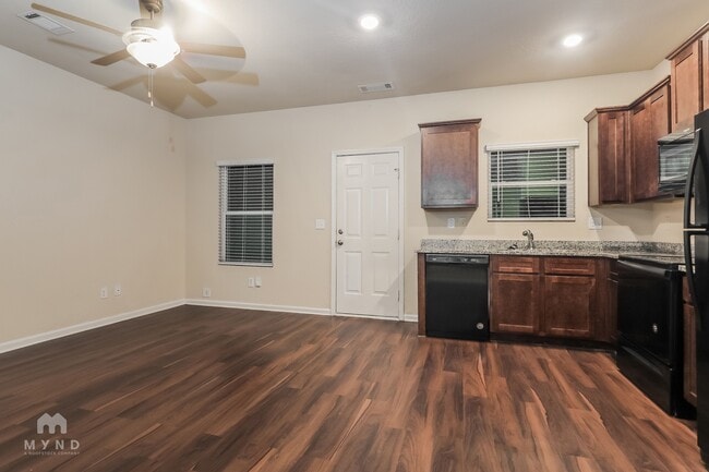 Building Photo - 308 Highwood Ln