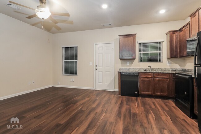 Foto del edificio - 308 Highwood Ln