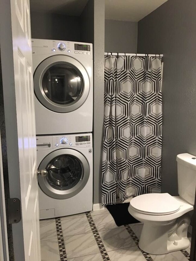 Building Photo - 212 S Albert Ave