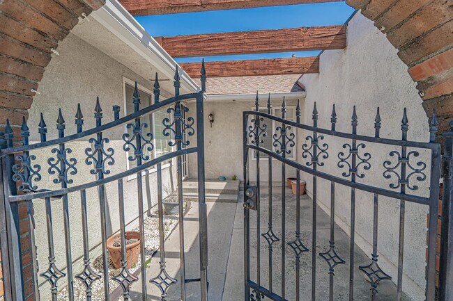Foto del edificio - Single Story 3 Bedroom Home for Rent in Si...