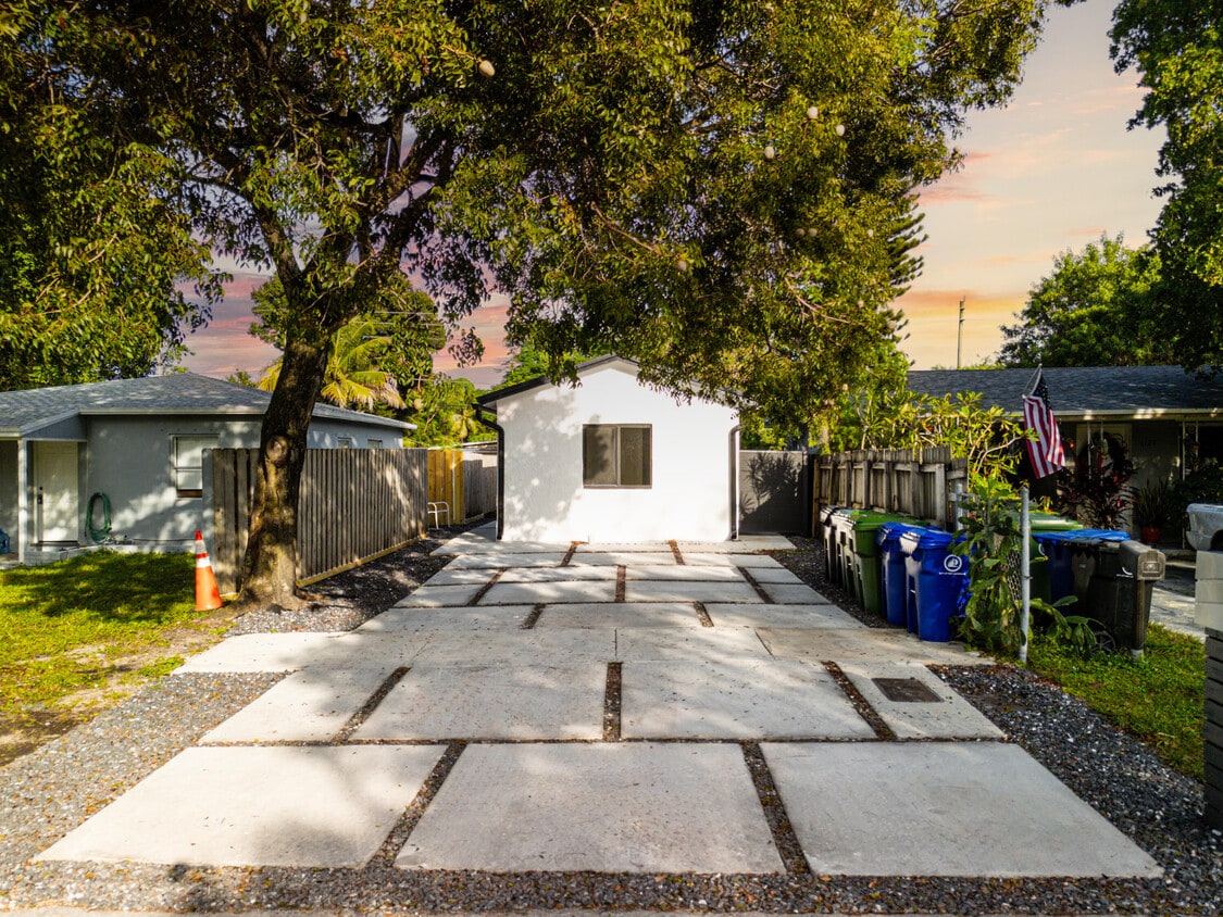 Primary Photo - 1126 NW 4th Ave