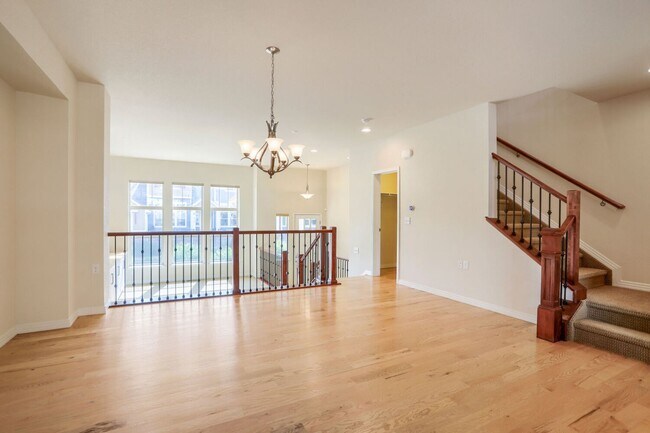 Foto del edificio - Immaculate 2 BED 3 BATH Steel Ranch Townhome with Open Floor Plan