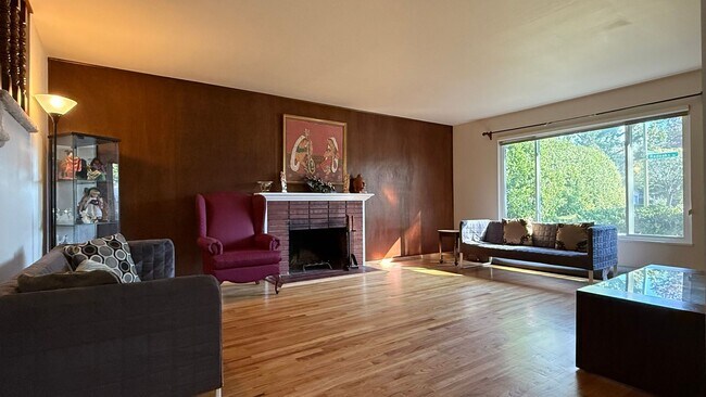 Building Photo - 6BD/3BA – Spacious West San Jose home near...