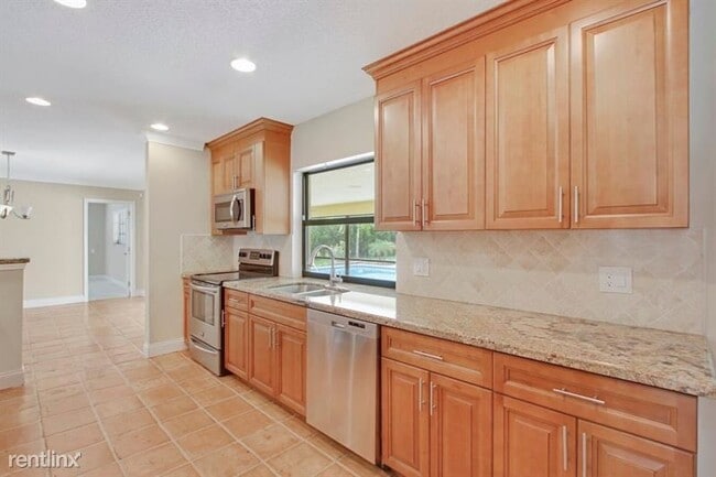 Foto del edificio - 4 br, 2 bath House - 3926 Lowson Blvd UNIT