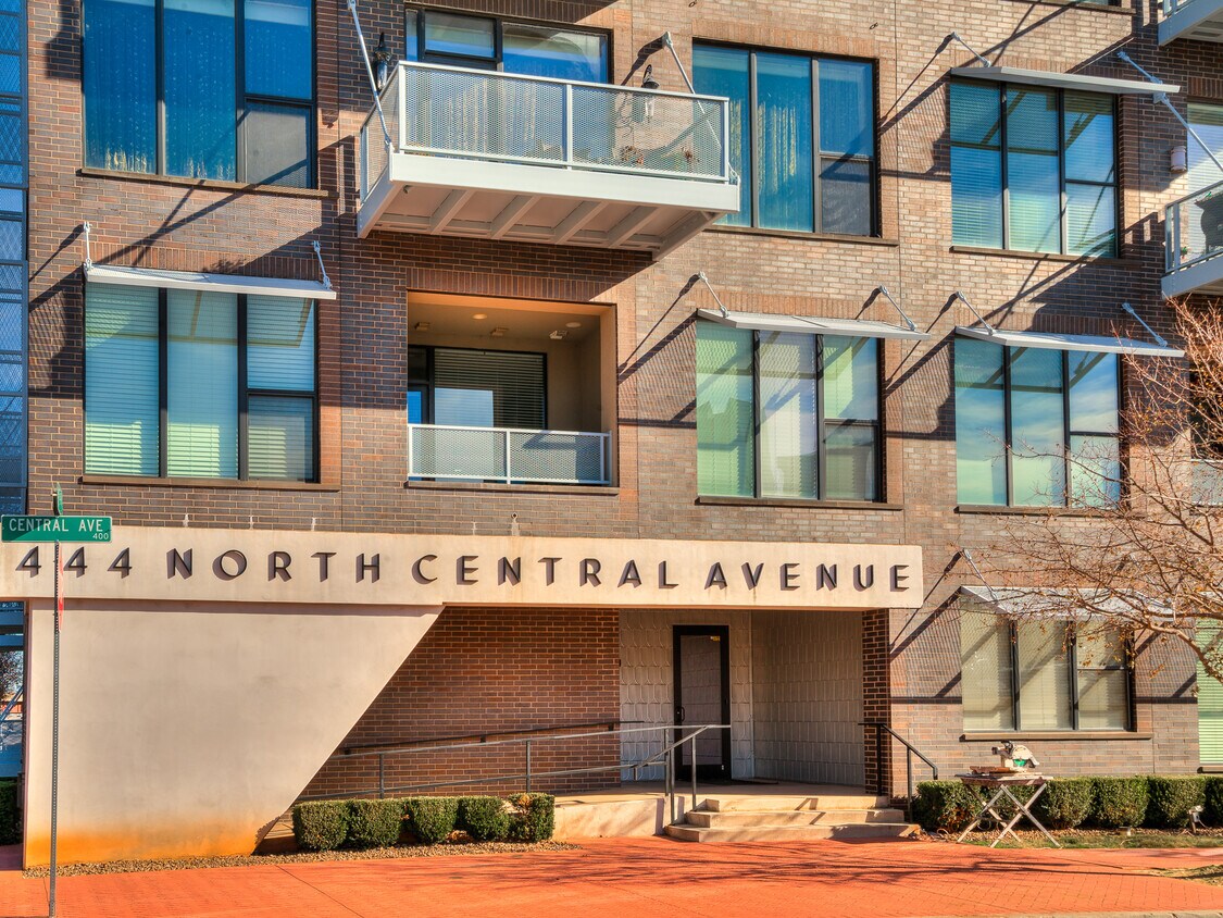 Primary Photo - 444 N Central Ave