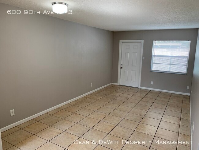 Foto del edificio - 600 90th Ave N