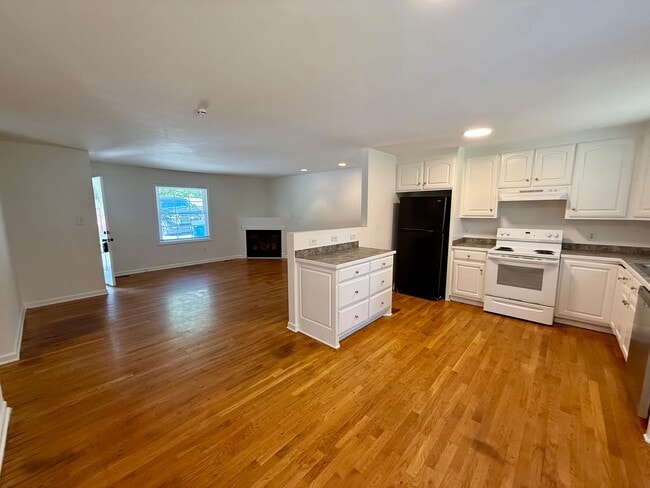 Foto del edificio - 218 Hickory Forest Rd