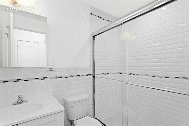 Foto del edificio - 104 6th Ave