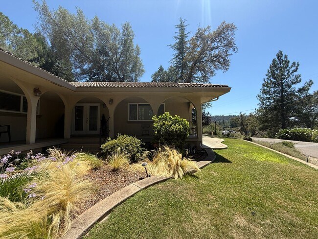 Foto del edificio - 23799 Woodhaven Pl