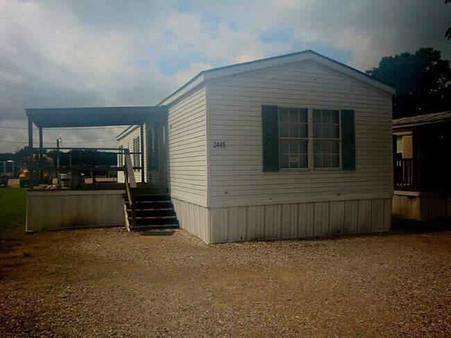 Foto del edificio - 2449 Precinct Line Rd