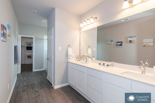 Building Photo - 679 Pinnacle Dr