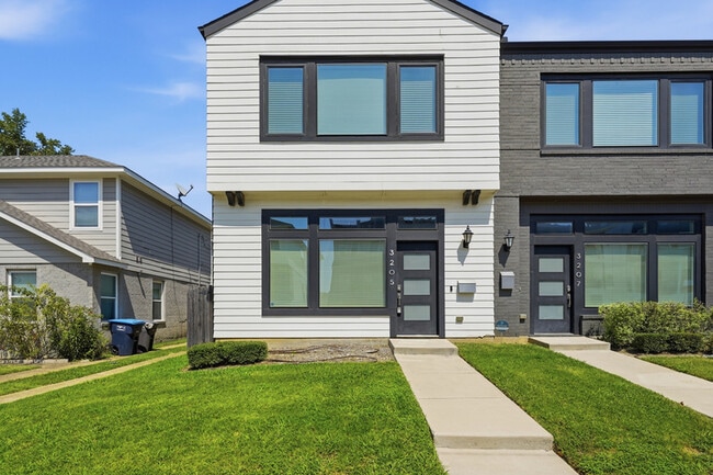Photo - 3205 Forest Park Boulevard - 1 Townhome