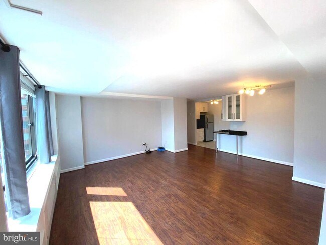 Foto del edificio - 1021 Arlington Blvd