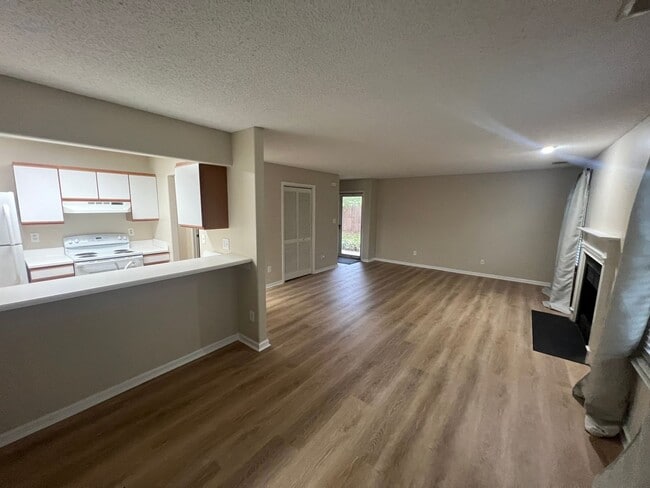 Building Photo - 2 Bed 2 Bath Condo