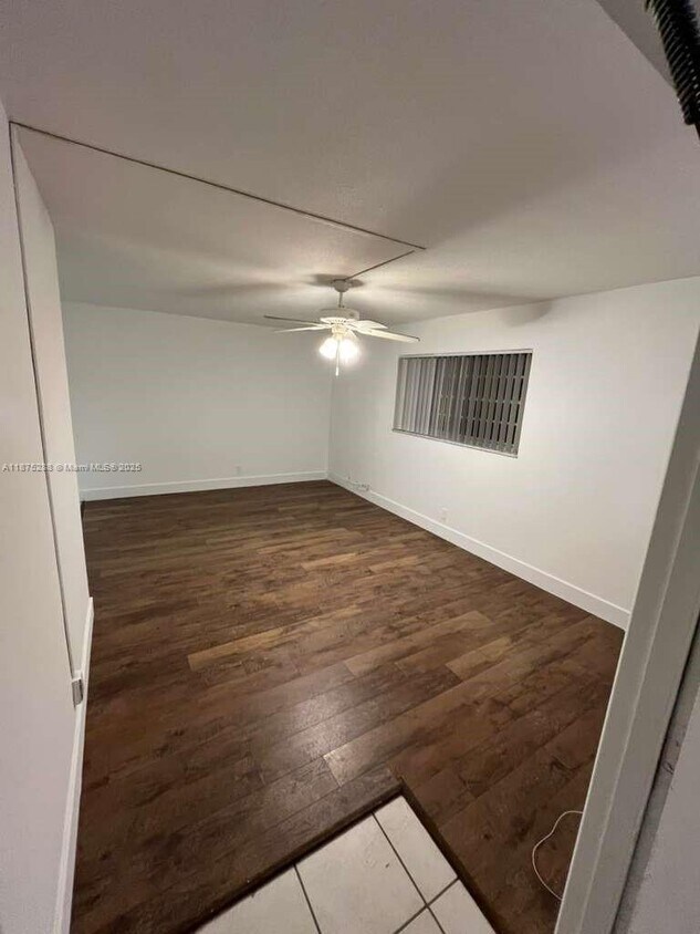 Primary Photo - 419 S Crescent Dr