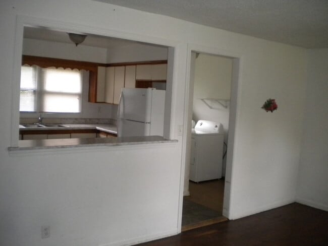Foto del edificio - Pet Friendly 3 bedroom, 1 bath