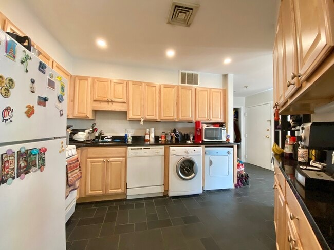 Building Photo - 100 Riverway