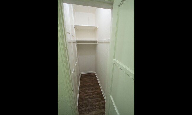 Foto del edificio - 7215 Willoughby Ave