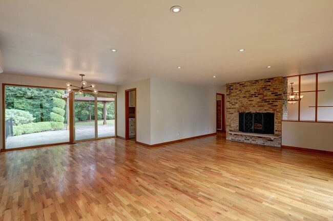 Building Photo - Welcome Home to Your Beautiful Oasis in Enatai!