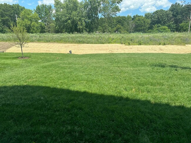 Building Photo - 3 Bed +Den Nearly Brand New $2500