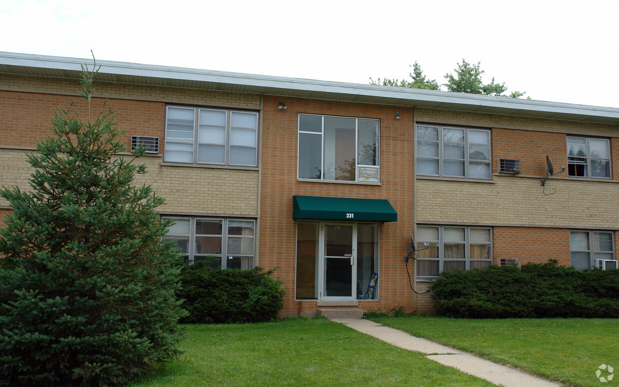 231-235 W Terra Cotta Ave, Crystal Lake, IL 60014 - Apartments in ...