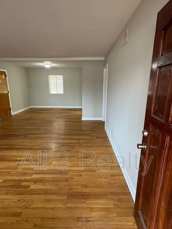 Foto del edificio - 1368 Adrian Ln