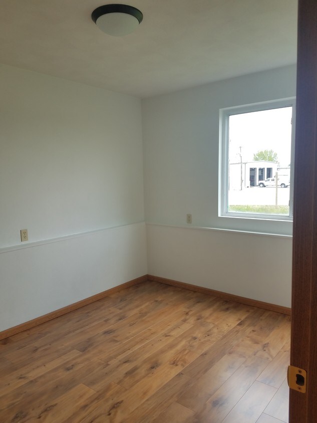 Foto principal - 422 W 4th St