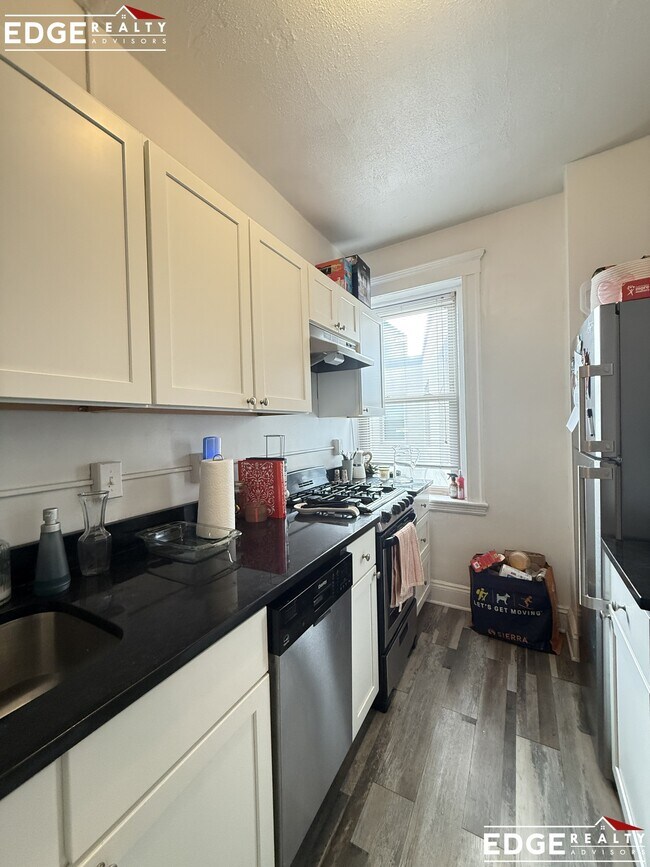 Foto del edificio - 130 Brainerd Rd