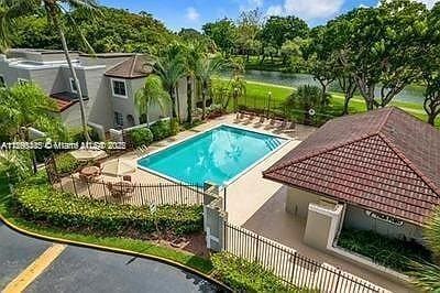 Foto del edificio - 10475 SW 153rd Ct