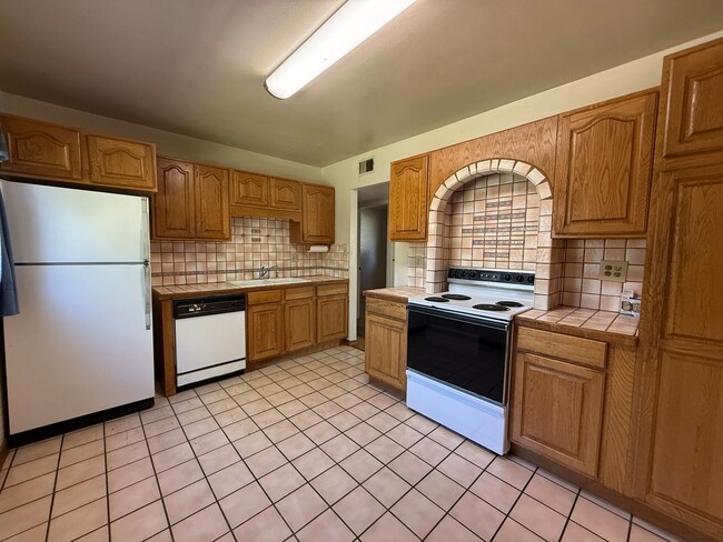 Building Photo - North Central 3 Bedroom Home