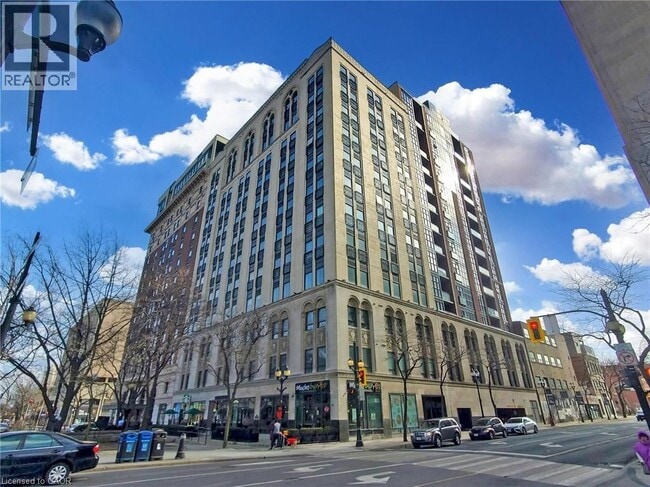 Building Photo - 112 King St E